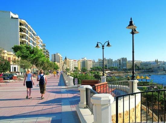 Stunning 2Br Holiday Penthouse In Central Sliema Buitenkant foto
